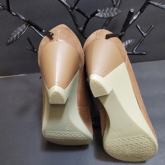 NWOT RED DRAGONFLY  Bow-Tied Wedge Heel Shoes - Picture 4 of 8